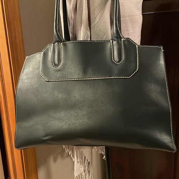 London Fog Beautiful shoulder strap bag - Picture 3 of 6